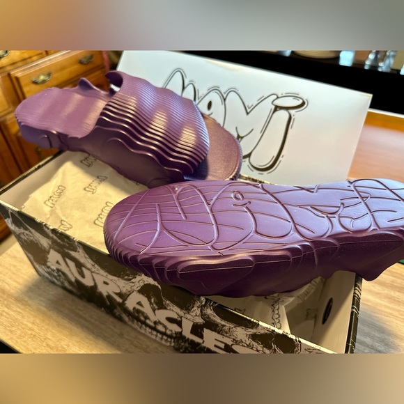 The Auracles by Chris Brown Nami Nightcrawler Slides - Picture 4 of 9